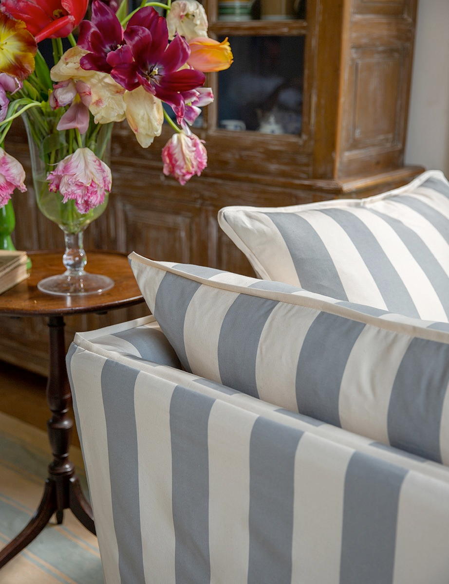 Crafting Your Perfect Sofa: Lead Times and Customisation