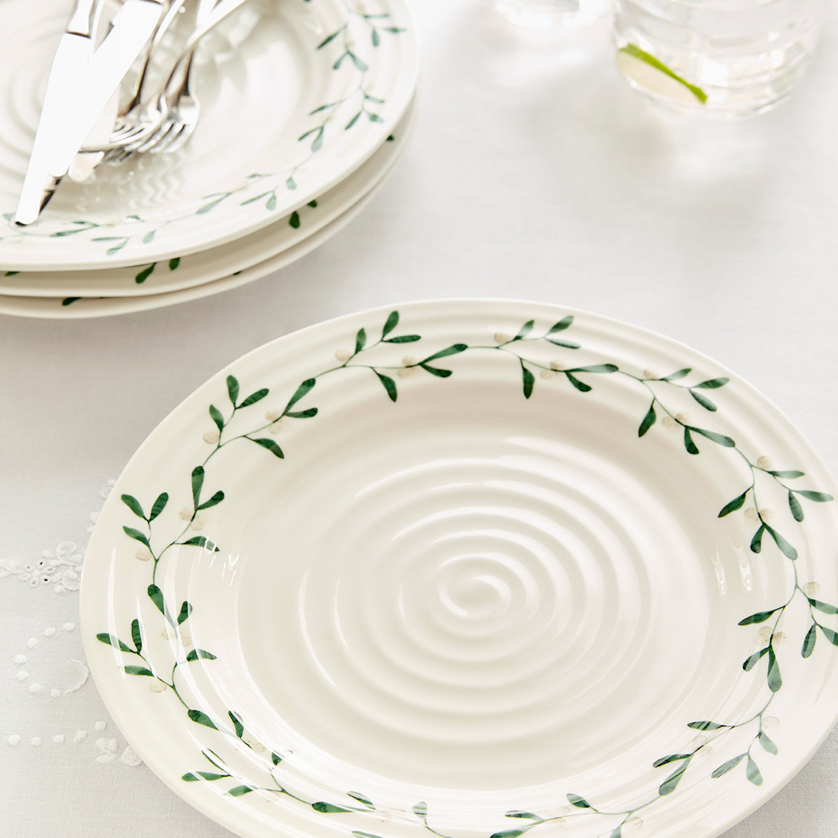 Amor Porcelain Dinner Plate - Set of 4